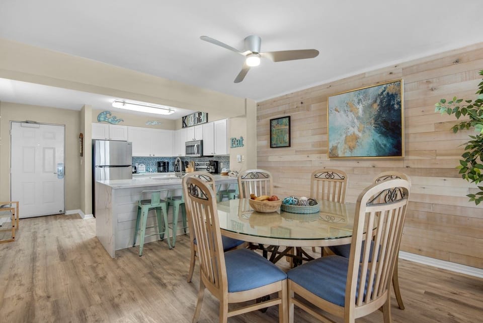Condo, 2 Bedrooms | Dining