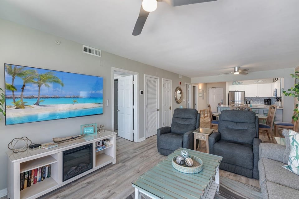 Condo, 2 Bedrooms | Living area | Smart TV, streaming services