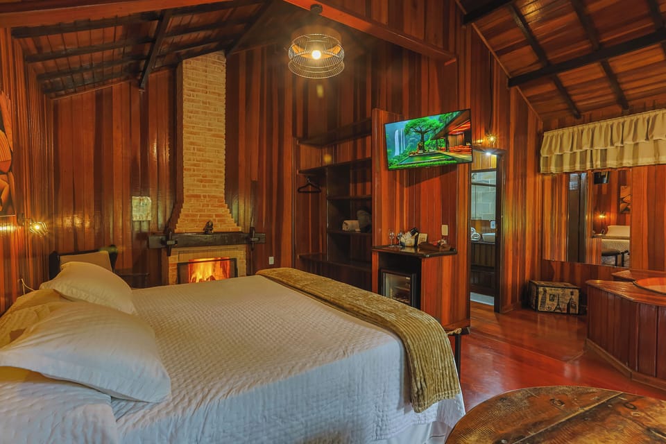 Cabin | Egyptian cotton sheets, premium bedding, minibar, in-room safe