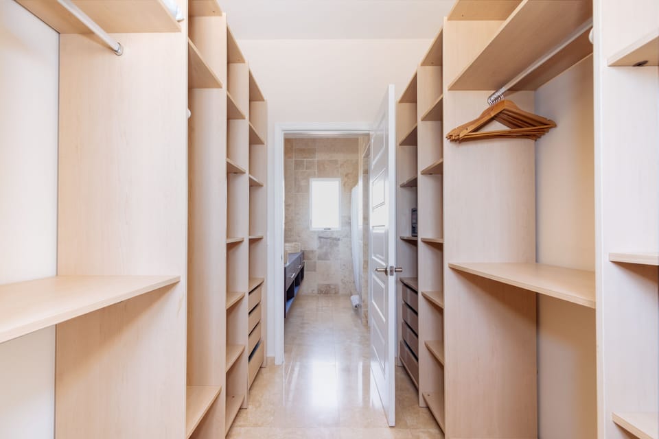 Your Personal Wardrobe Haven: Bathroom 1 Features a Convenient Walk-In Closet for Added Storage and Style! 👗👠