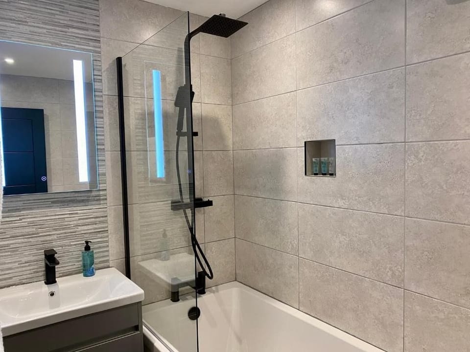Eden Retreats Serviced Apartments Apartment in Morecambe