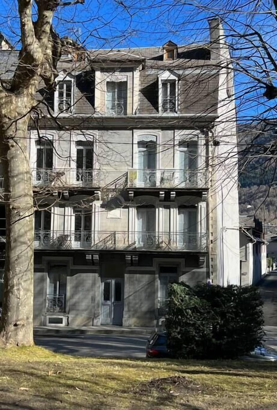 The apartment is in one of the elegant Haussmann-style buildings that Luchon is famous for.