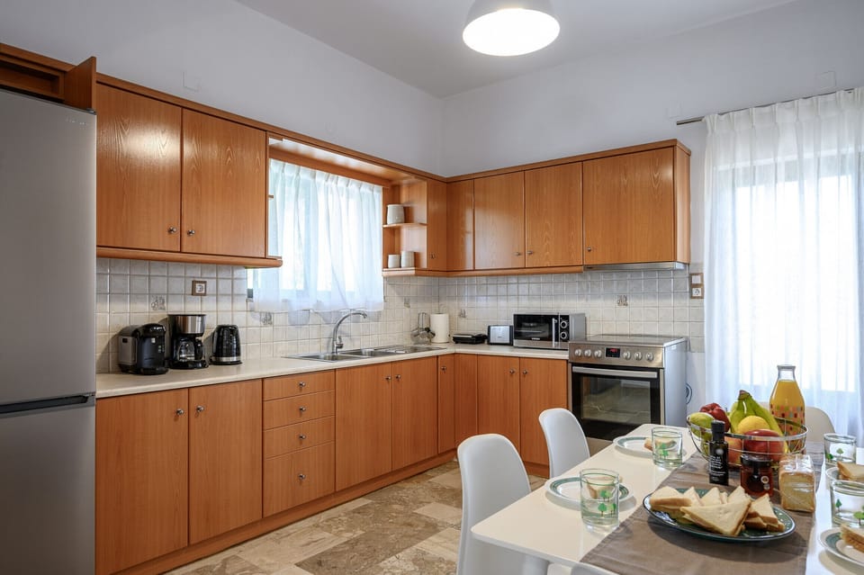 Vigla,Spacious,southcoast villa,Near beach & Taverns