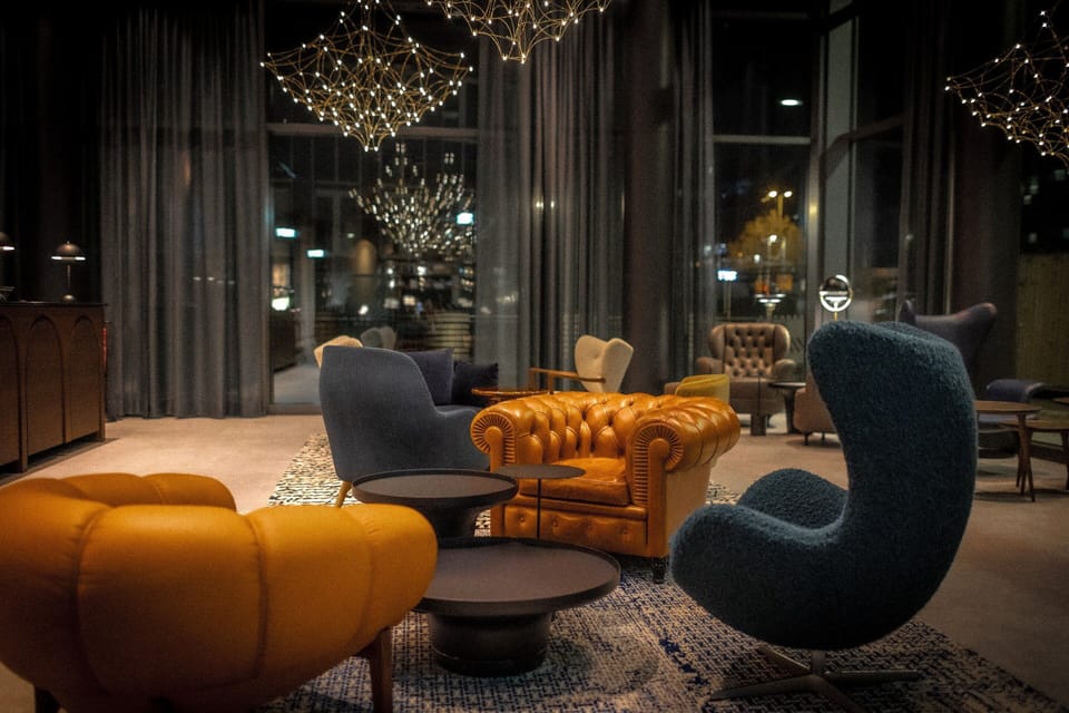 2 bars/lounges