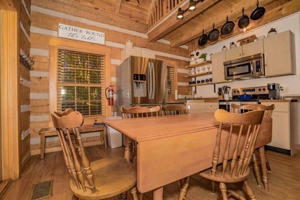 Cabin, Multiple Beds, Hot Tub | Private kitchen | Fridge, microwave, oven, stovetop