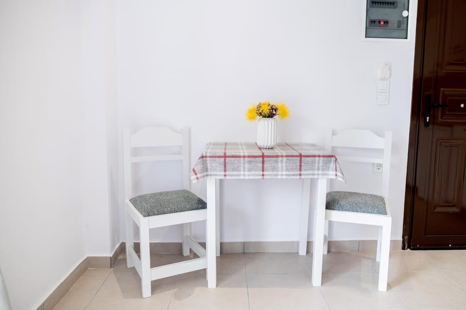 Apartment | Dining