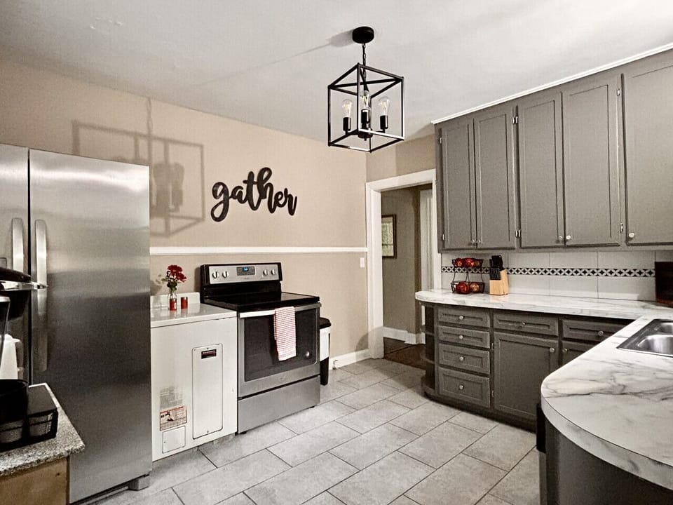 We strive to make it easy for you to re-plate & enjoy the most luxurious meals together.  When you want to surprise your guests with their all time favorites we’ve stocked the kitchen and there’s plenty of counter space, pantry and storage.