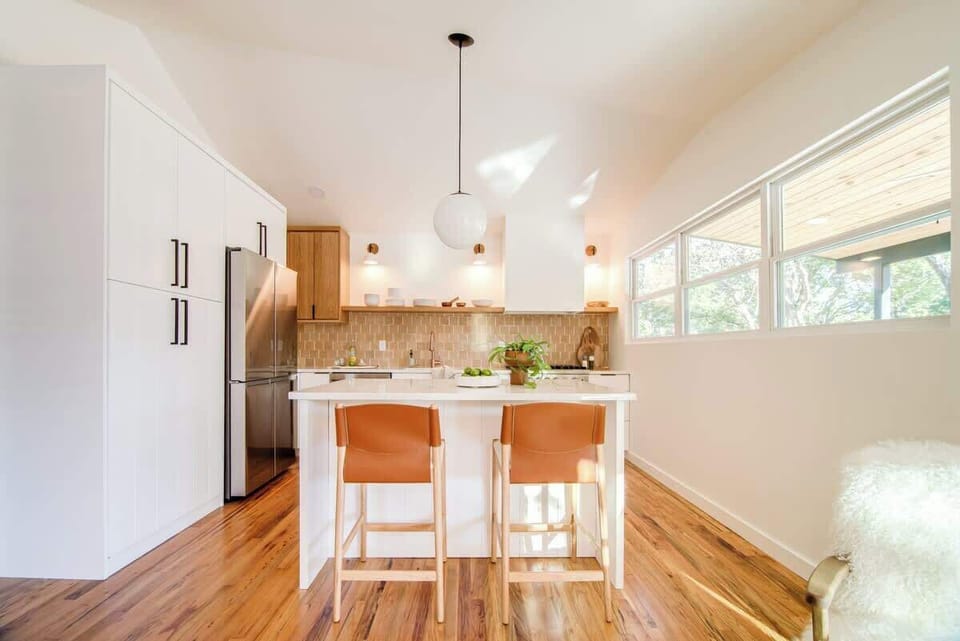 House, Multiple Beds, Pool Access, City View (116 W Burbank) | Private kitchen | Coffee/tea maker, electric kettle