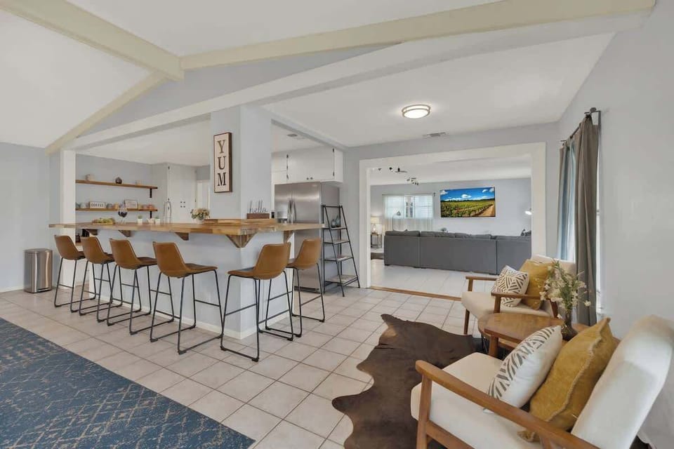 House, Multiple Beds, Pool Access (217 W. Driftwood) | Interior