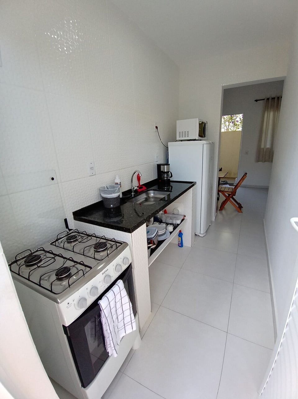 Deluxe Apartment | Private kitchen | Fridge, microwave, oven, coffee/tea maker
