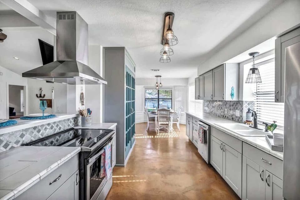 House, Multiple Beds, Patio (1305 Lakeshore Dr) | Private kitchen | Coffee/tea maker, electric kettle