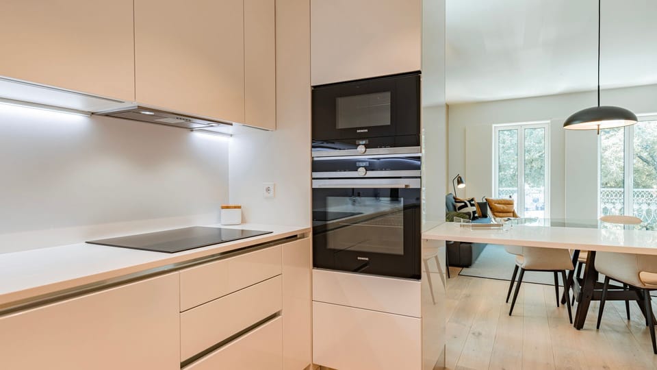 Discover the joy of cooking in this sophisticated, fully equipped kitchen featuring integrated high-end appliances and sleek, minimalist design. Its open layout ensures you remain connected to guests while preparing delightful meals.
#ModernKitchen #Gourm
