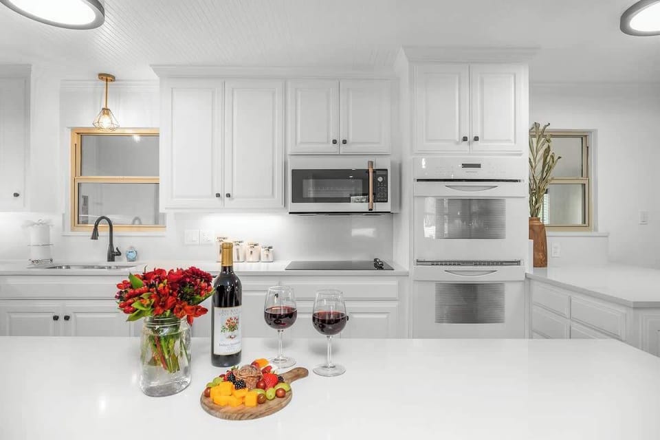 House, Multiple Beds, Patio (506 N Pecan St.) | Private kitchen | Coffee/tea maker