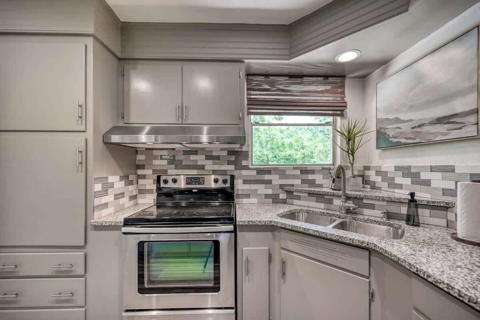 House, Multiple Beds, Patio (644 Cypress Ridge) | Private kitchen | Coffee/tea maker, electric kettle