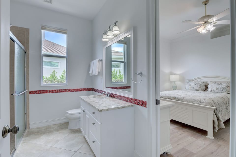 Palm Paradise full bath 2 (1)
