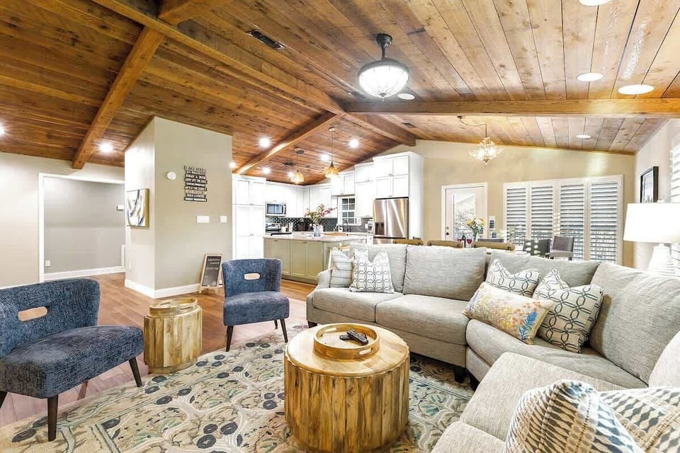 House, Multiple Beds, Hot Tub (307 Lucy Lane) | Living area | Fireplace