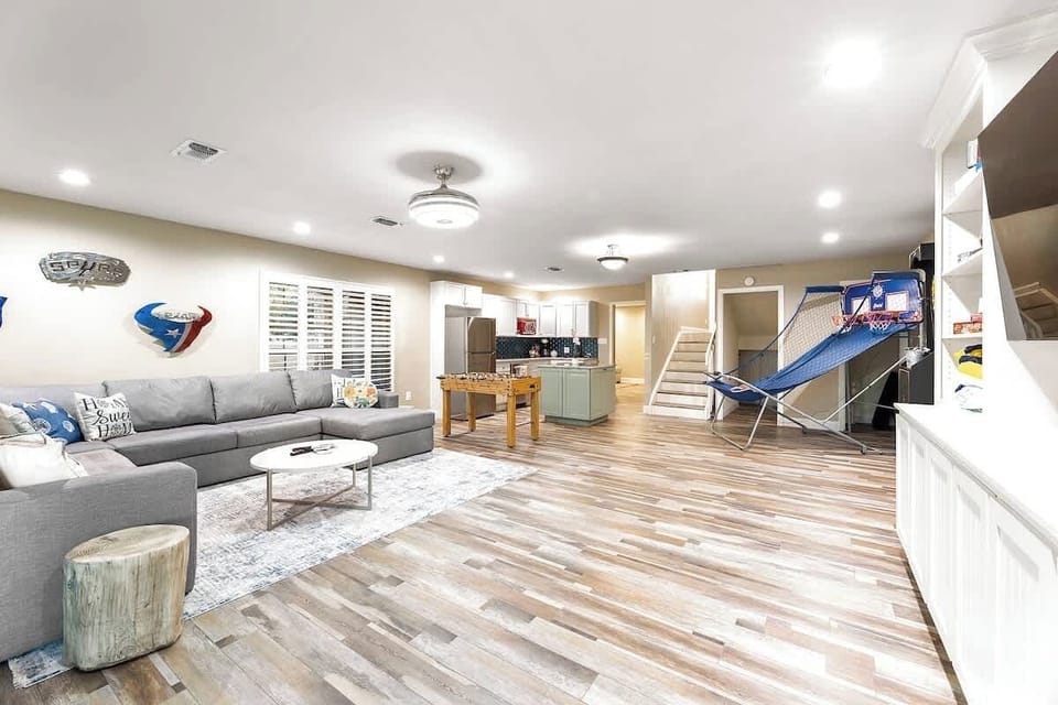 House, Multiple Beds, Hot Tub (307 Lucy Lane) | Living area | Fireplace