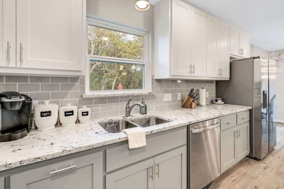 House, Multiple Beds, Patio, City View (123 Ridgewood Dr) | Private kitchen | Coffee/tea maker