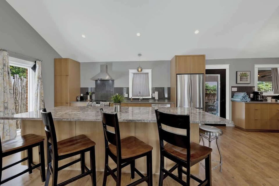 House, Multiple Beds, Hot Tub, City View (109 S Bowie St) | Private kitchen | Coffee/tea maker, electric kettle