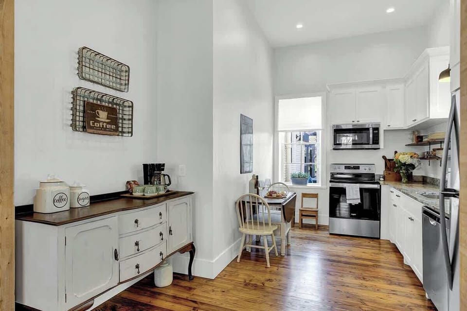 House, Multiple Beds, Patio, City View (403 W Austin Main) | Private kitchen | Coffee/tea maker, electric kettle