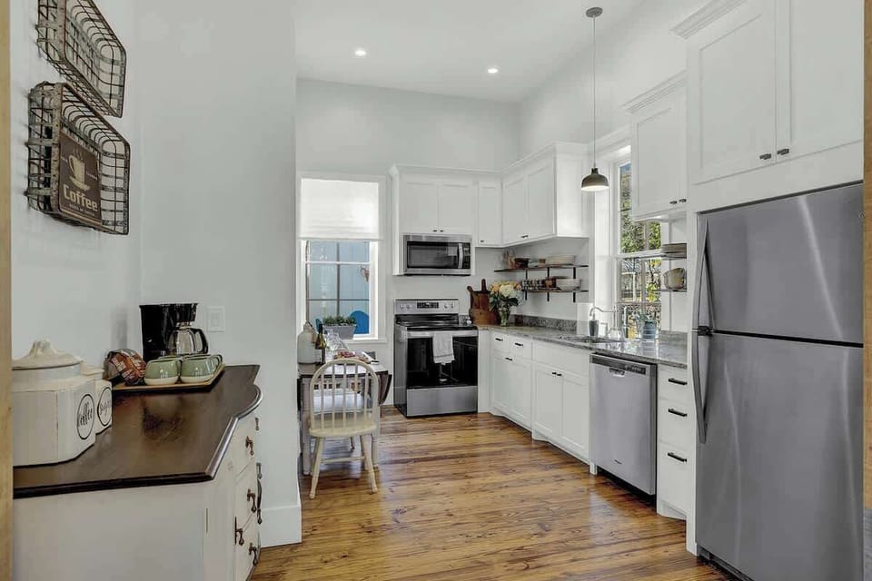 House, Multiple Beds, Patio, City View (403 W Austin Main) | Private kitchen | Coffee/tea maker, electric kettle