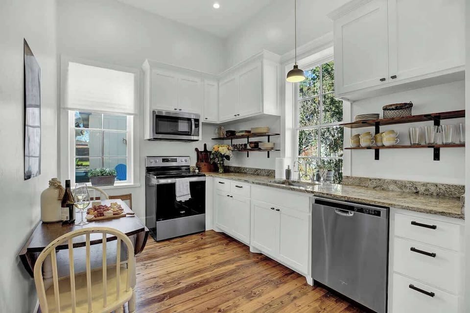 House, Multiple Beds, Patio, City View (403 W Austin Main) | Private kitchen | Coffee/tea maker, electric kettle