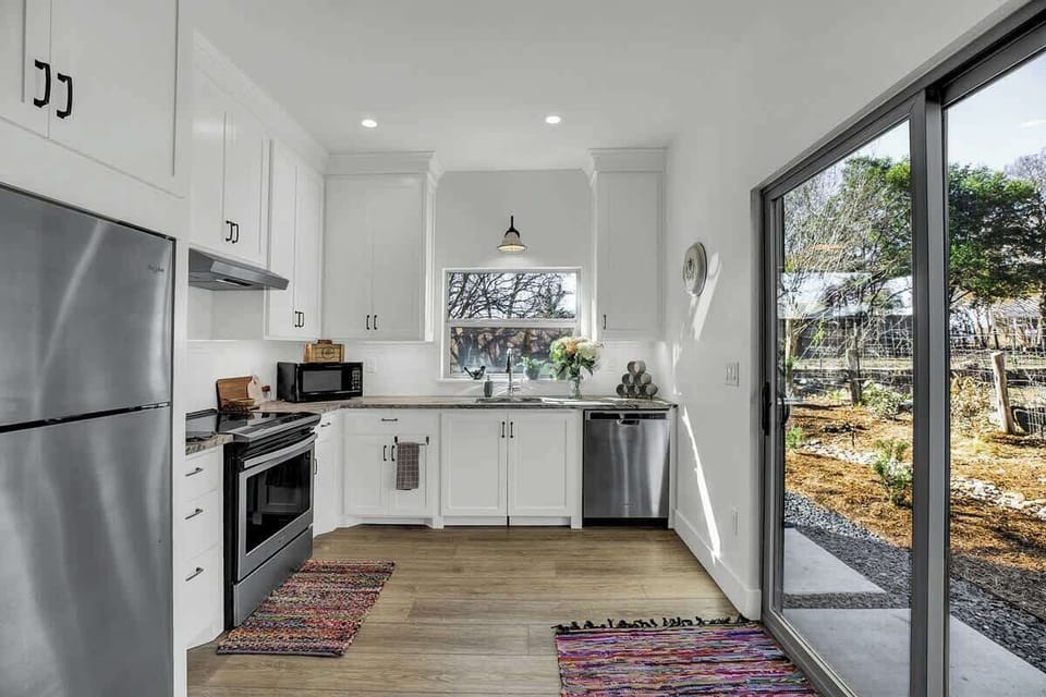 House, Multiple Beds, Patio, City View (403W Austin Carriage) | Private kitchen | Coffee/tea maker, electric kettle