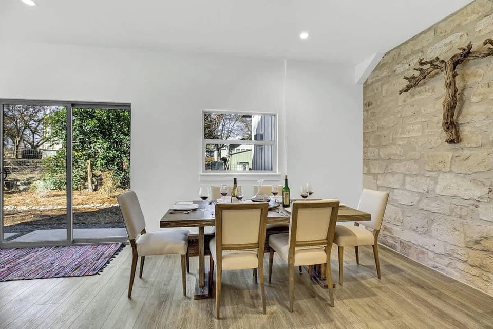 House, Multiple Beds, Patio, City View (403W Austin Carriage) | Dining