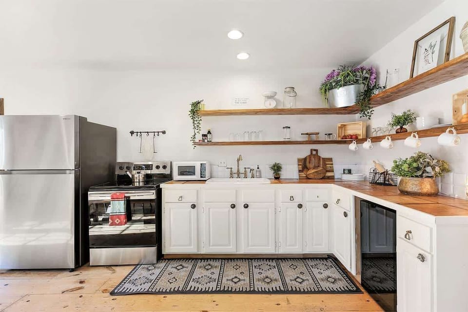 House, Multiple Beds, Hot Tub (3797 Grapecreek Rd) | Private kitchen | Coffee/tea maker, electric kettle