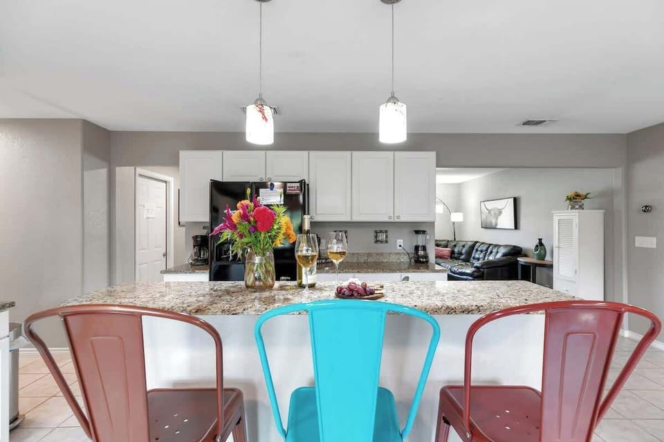 House, Multiple Beds, Hot Tub (705 N Washington) | Private kitchen | Coffee/tea maker