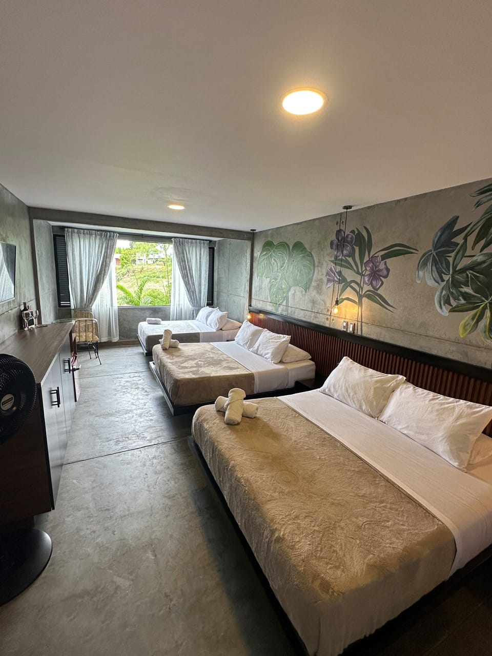 Family Room with Air Conditioning | Premium bedding, pillowtop beds, minibar, free WiFi