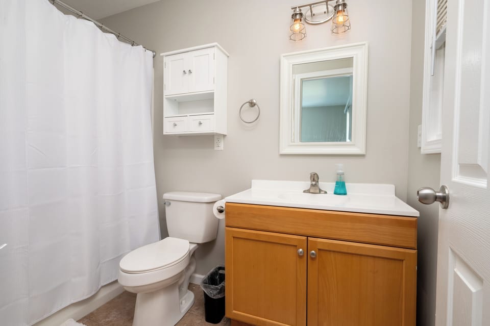En suite master bathroom. 