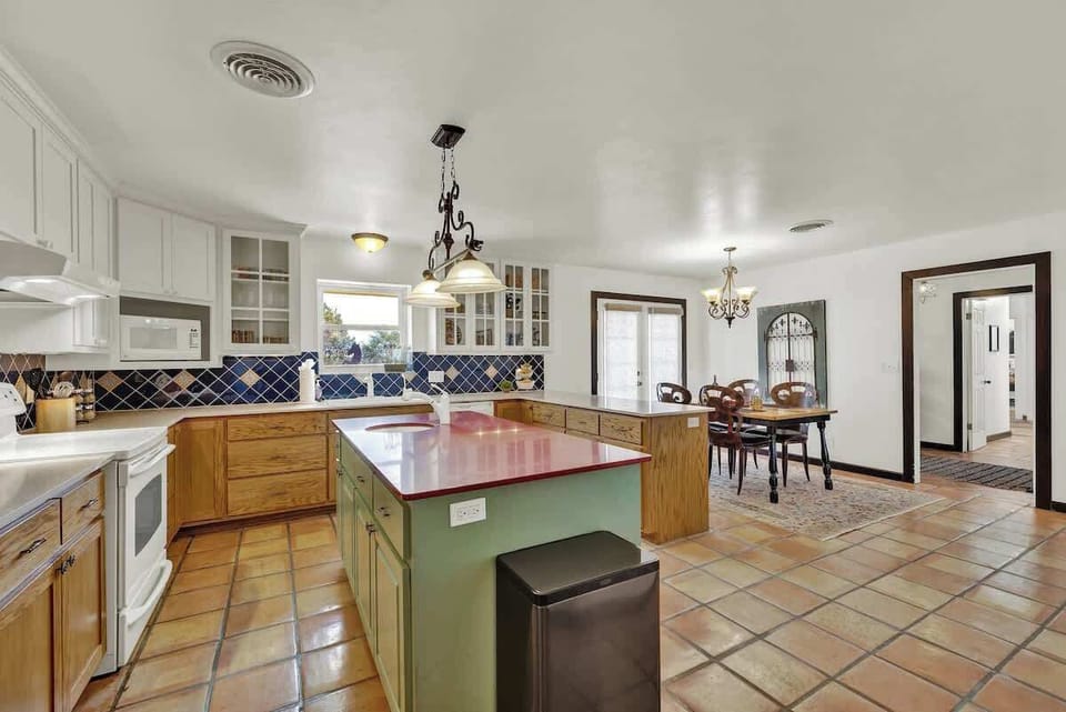 House, Multiple Beds, Patio (1526 Upper Live Oak) | Private kitchen | Coffee/tea maker, electric kettle