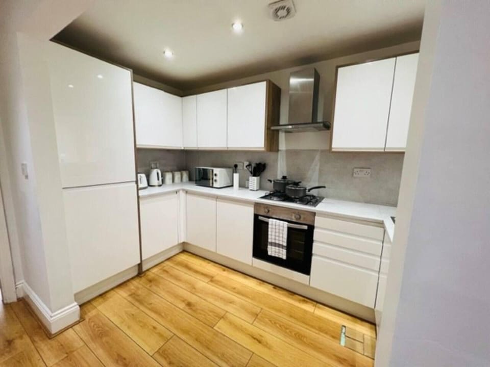 House | Private kitchen | Fridge, microwave, oven, stovetop