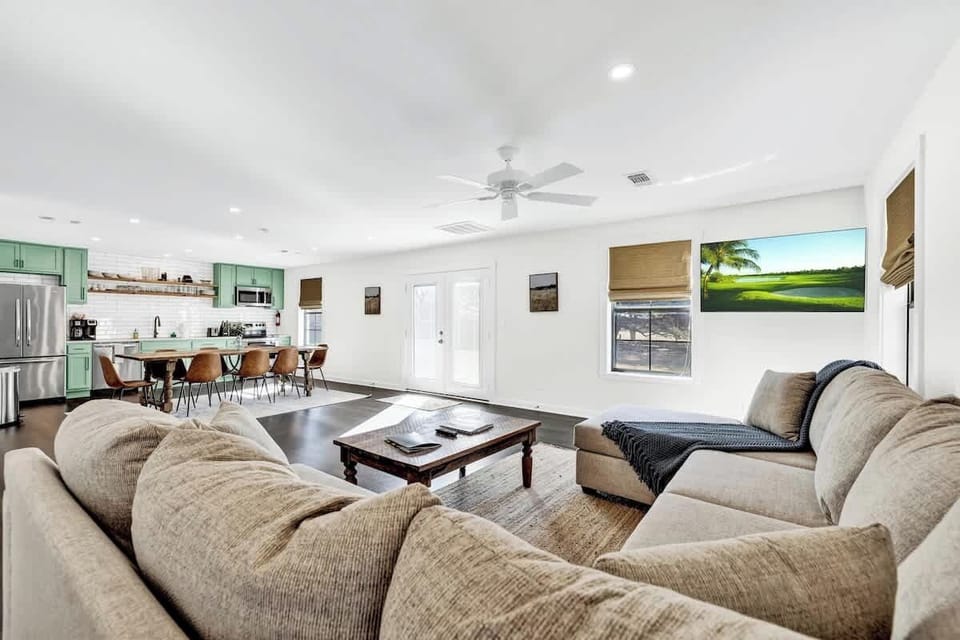 Cottage, Multiple Beds, Hot Tub (496 Ranch 1631- Way) | Living area