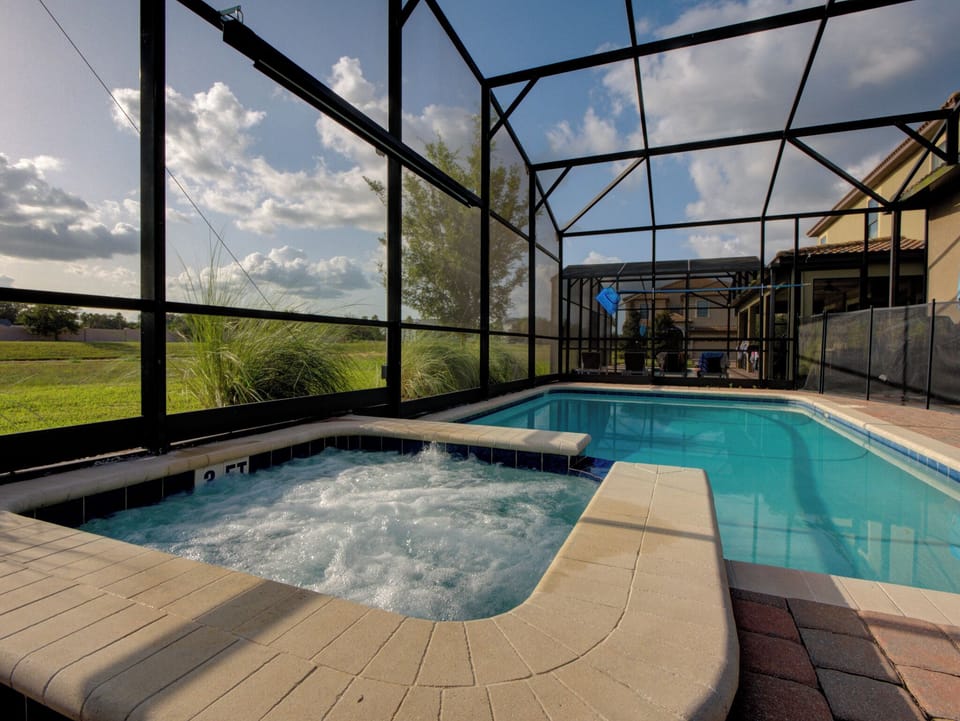 Relax In The Heated Pool And Spa (Heating is extra $)