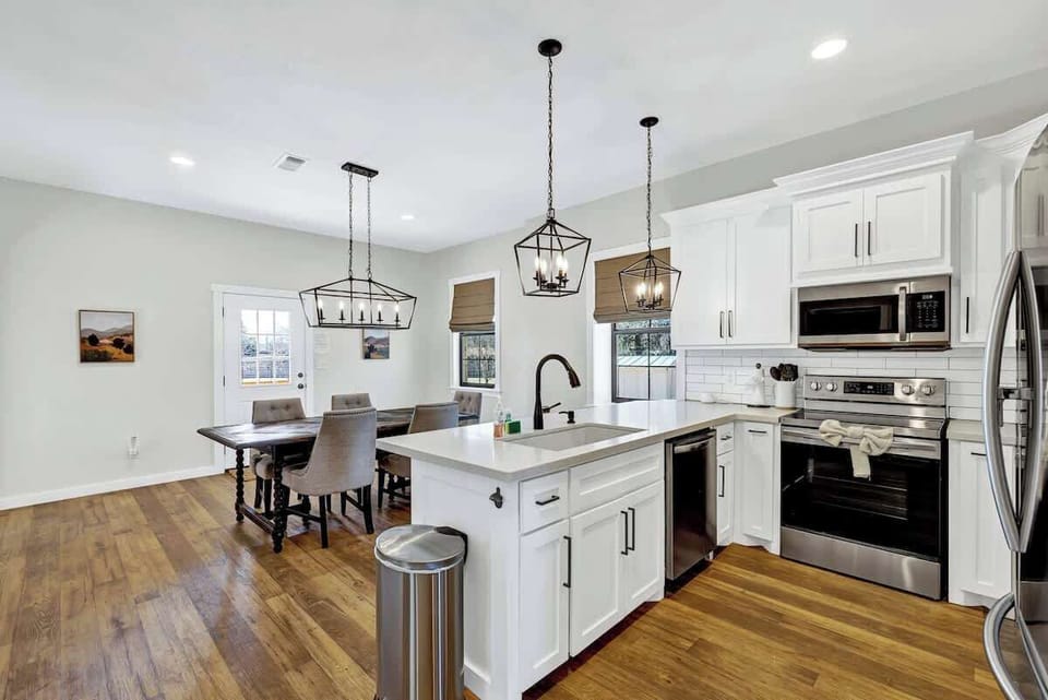 Cottage, Multiple Beds, Hot Tub (496 Ranch 1631- Will) | Private kitchen | Coffee/tea maker
