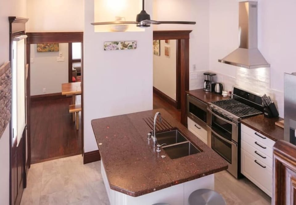 Full size kitchen