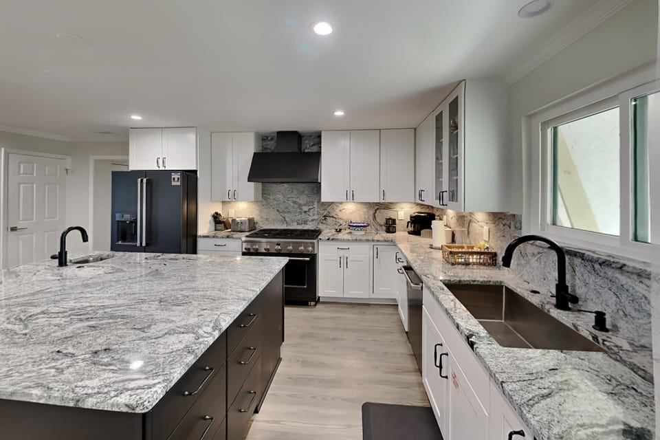 House, Multiple Beds, Balcony, Beach View | Private kitchen | Fridge, microwave, oven, stovetop