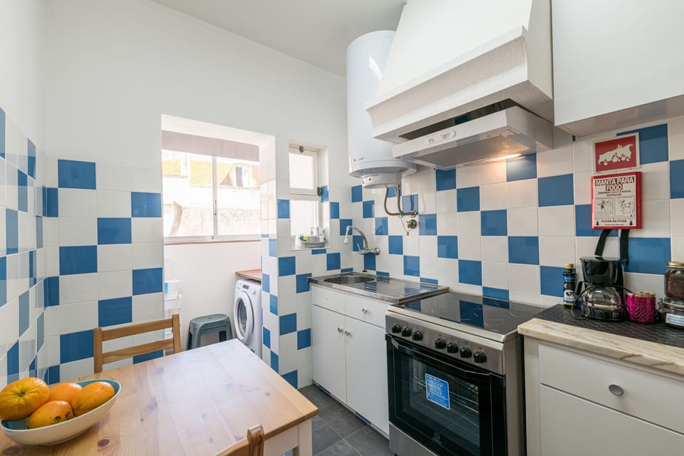 Apartment, 2 Bedrooms, Kitchen | Private kitchen | Coffee/tea maker, microwave, oven, electric kettle