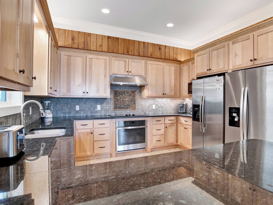 House, Multiple Beds, Jetted Tub, Beach View | Private kitchen | Fridge, microwave, oven, stovetop