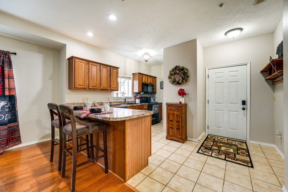 Kitchen | Cooking Basics | Coffee Maker | Paper Towels/Trash Bags Provided