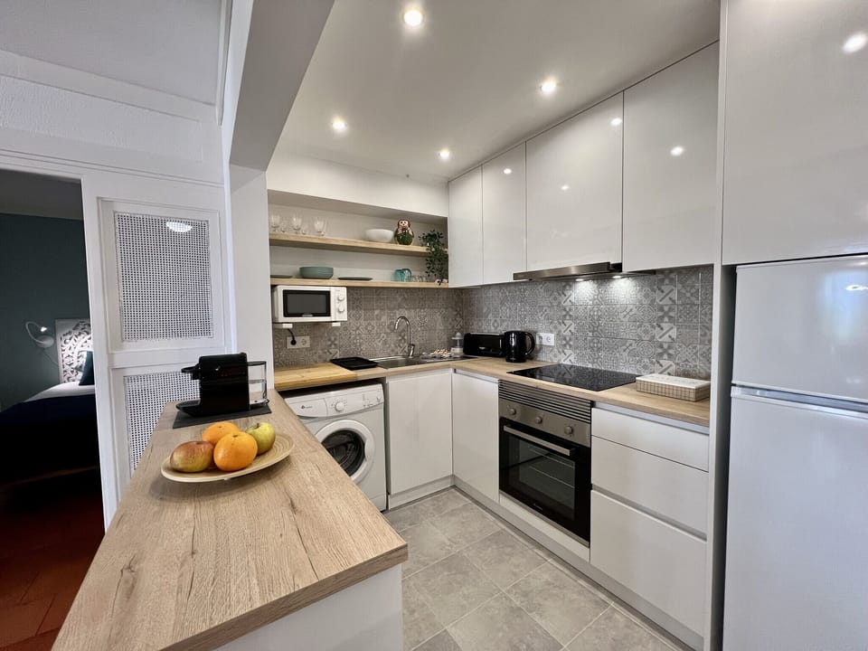 Apartment, 2 Bedrooms, Pool Access | Private kitchen | Coffee/tea maker, microwave, oven, electric kettle