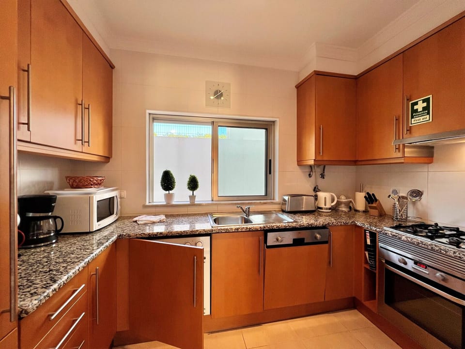 Apartment, 1 Bedroom, Pool Access | Private kitchen | Coffee/tea maker, microwave, oven, dishwasher