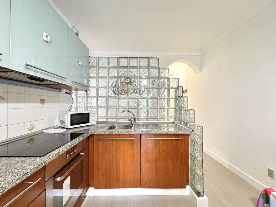 Microwave, oven, dishwasher, electric kettle