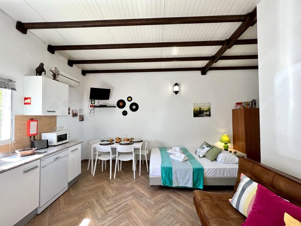 Studio, 1 Bedroom, Pool Access, Sea Facing | Private kitchen | Coffee/tea maker, microwave, oven, electric kettle
