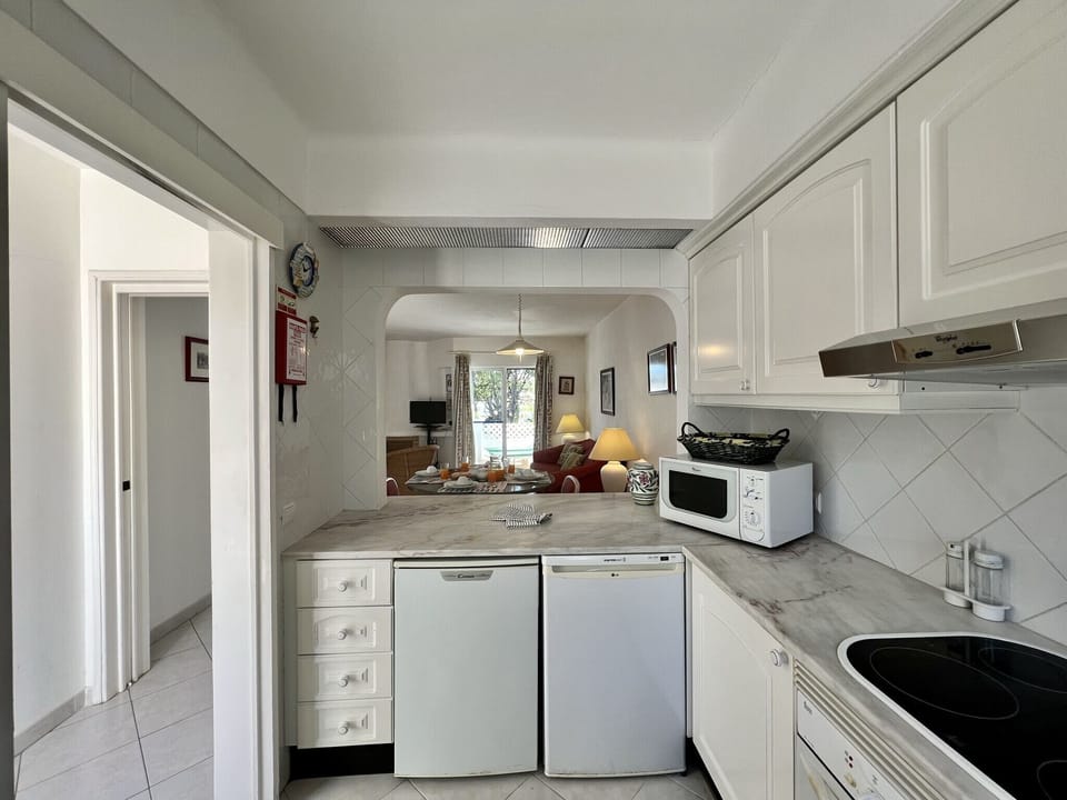 Apartment, 1 Bedroom, Pool Access | Private kitchen | Coffee/tea maker, oven, electric kettle, toaster