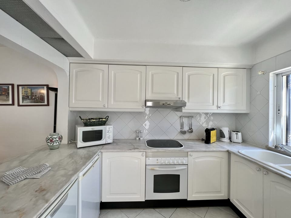 Apartment, 1 Bedroom, Pool Access | Private kitchen | Coffee/tea maker, oven, electric kettle, toaster