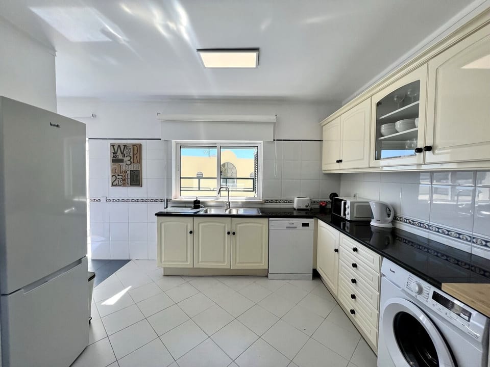 Apartment, 4 Bedrooms, Terrace | Private kitchen | Coffee/tea maker, microwave, oven, dishwasher