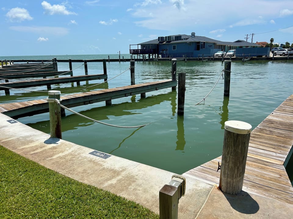 Condo (3 Bedrooms) | Property amenity